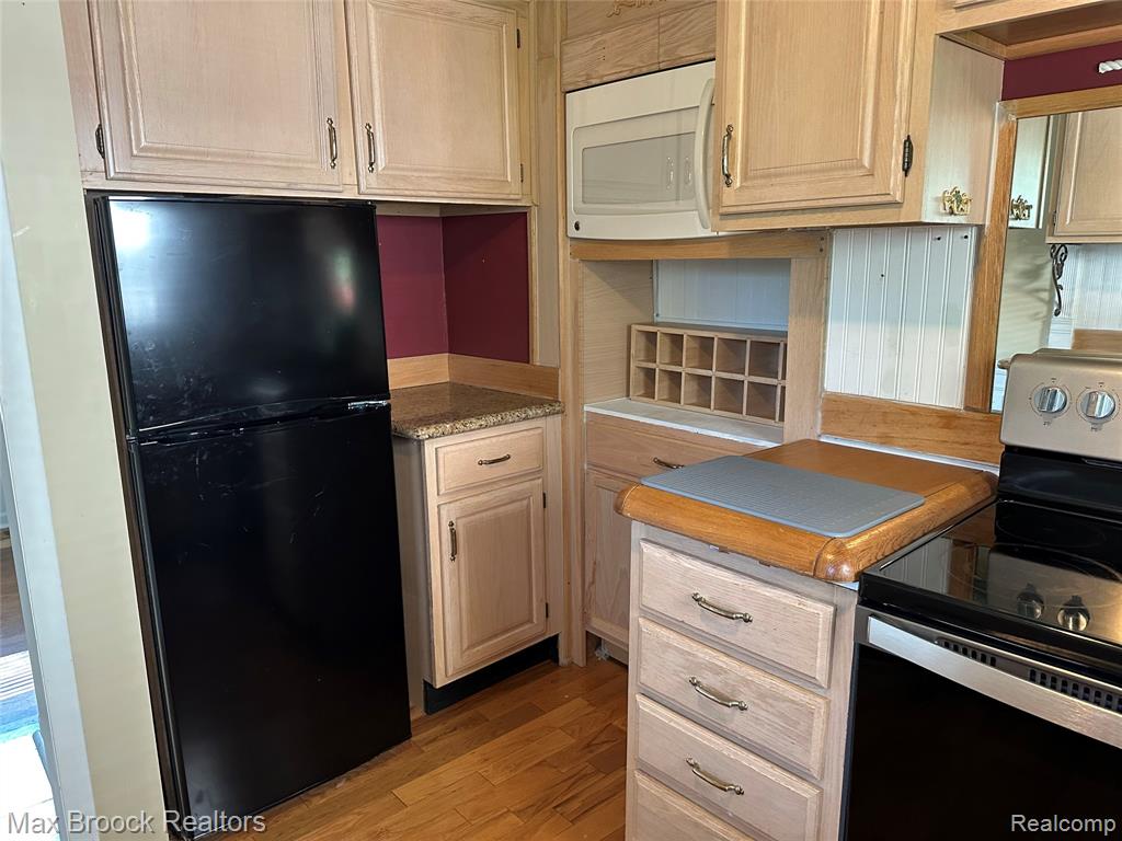 3057 Norcott Drive, Keego Harbor, MI 48320 — Photo 9