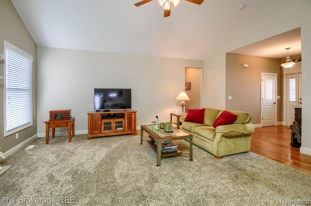 8441 MAPLEVIEW Drive, Davison, MI 48423 — Photo 11