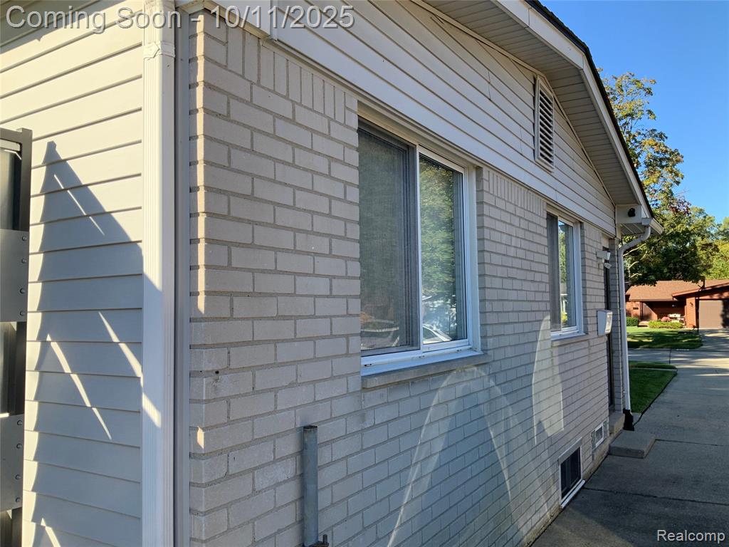 9130 E Bassett Court, Livonia, MI 48150 — Photo 4