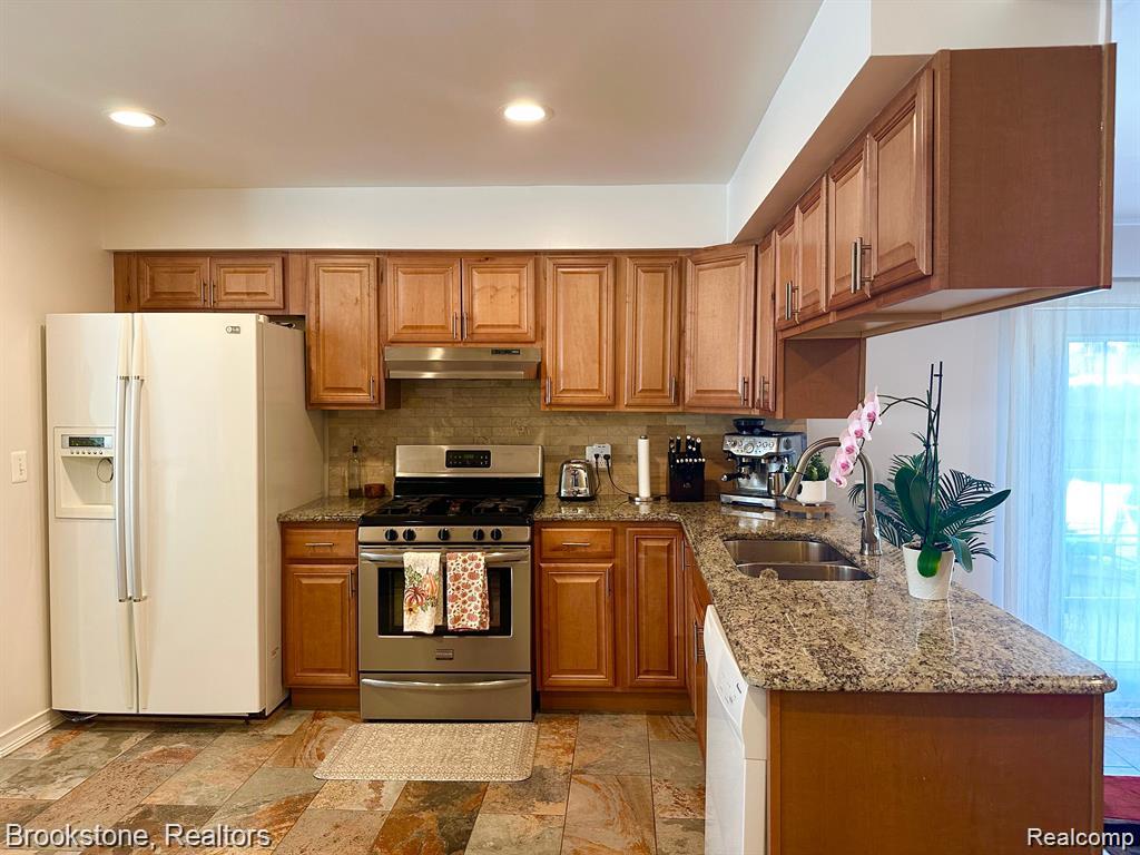 41371 HAMILTON Drive, Sterling Heights, MI 48313 — Photo 13
