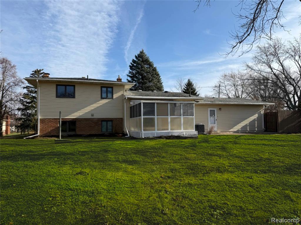5106 Lakewood Drive, Grand Blanc, MI 48439 — Photo 2
