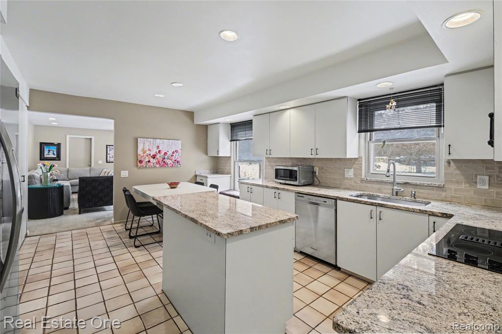 4150 Saddle Lane, West Bloomfield, MI — Photo 9