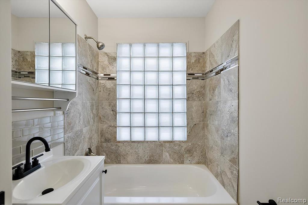 852 Cambridge Road, Berkley, MI 48072 — Photo 21