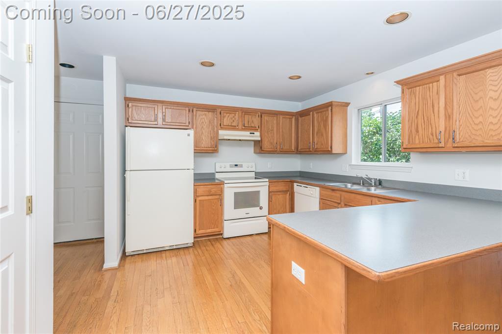67 LARCHWOOD Drive, Troy, MI 48083 — Photo 10