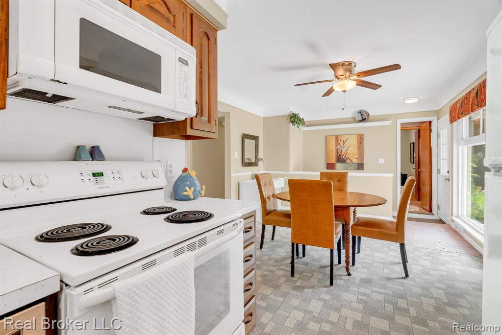 42347 Brentwood Drive, Plymouth, MI 48170 — Photo 19