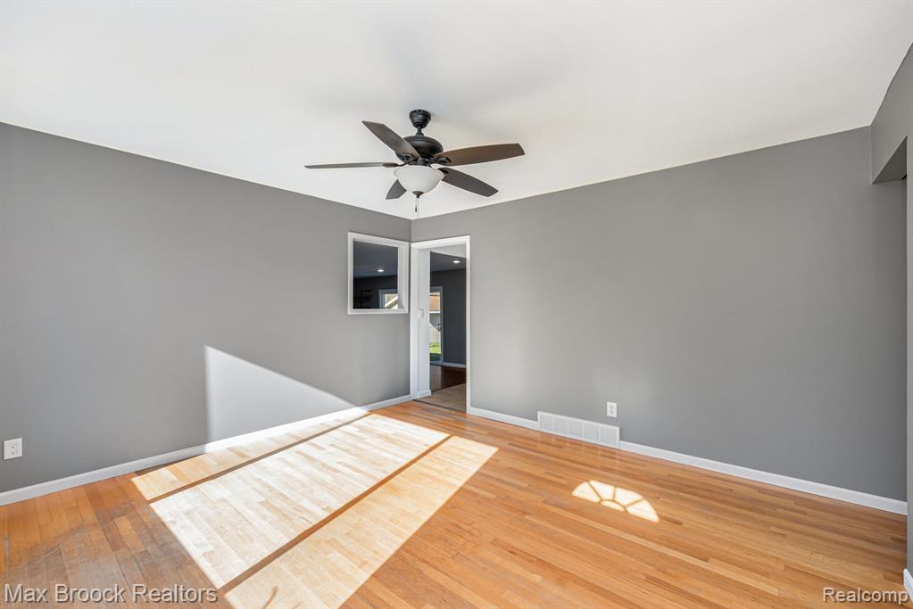 6604 Doyon Drive N, Waterford, MI 48327 — Photo 13