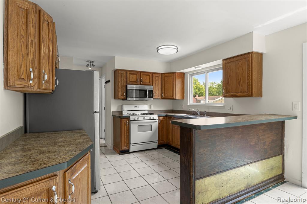 9032 Arlington Drive, Ypsilanti, MI 48198 — Photo 11
