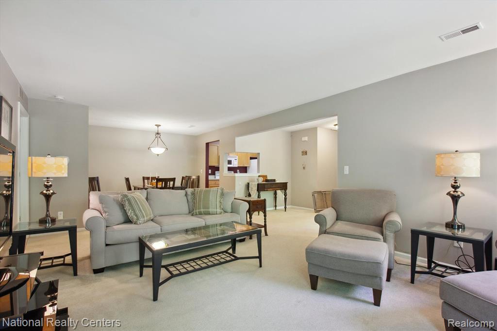 4727 BERKSHIRE Drive, 197, Sterling Heights, MI 48314 — Photo 5