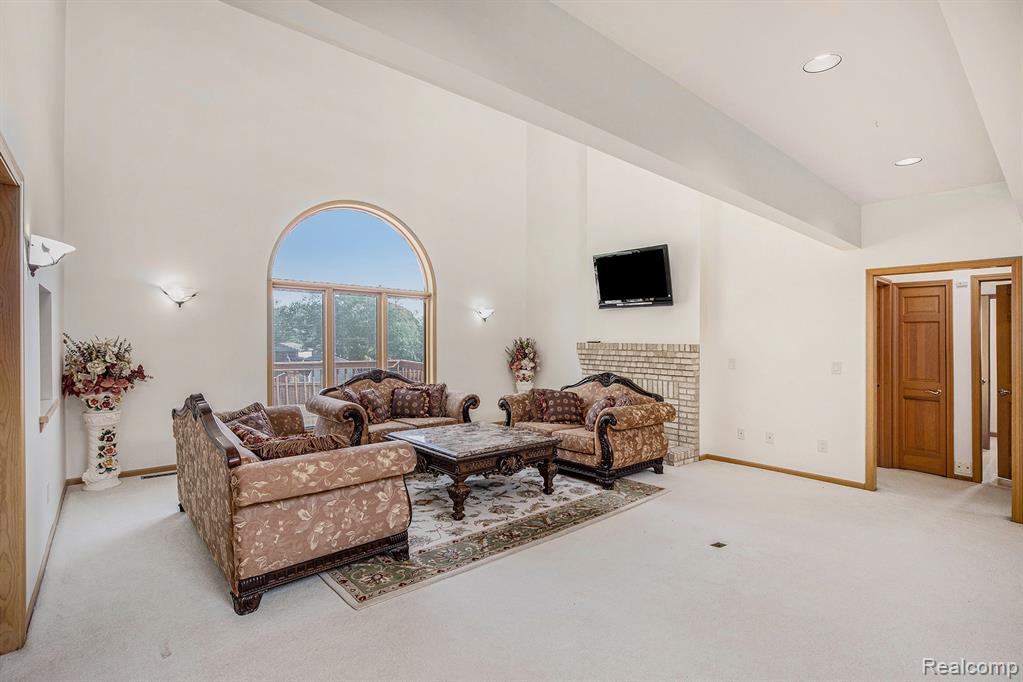 5215 Sunlyn Drive, Grand Blanc, MI 48439 — Photo 4