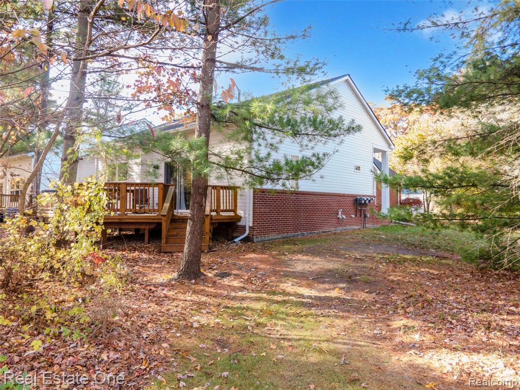 691 Chestnut Drive, Wixom, MI 48393 — Photo 8