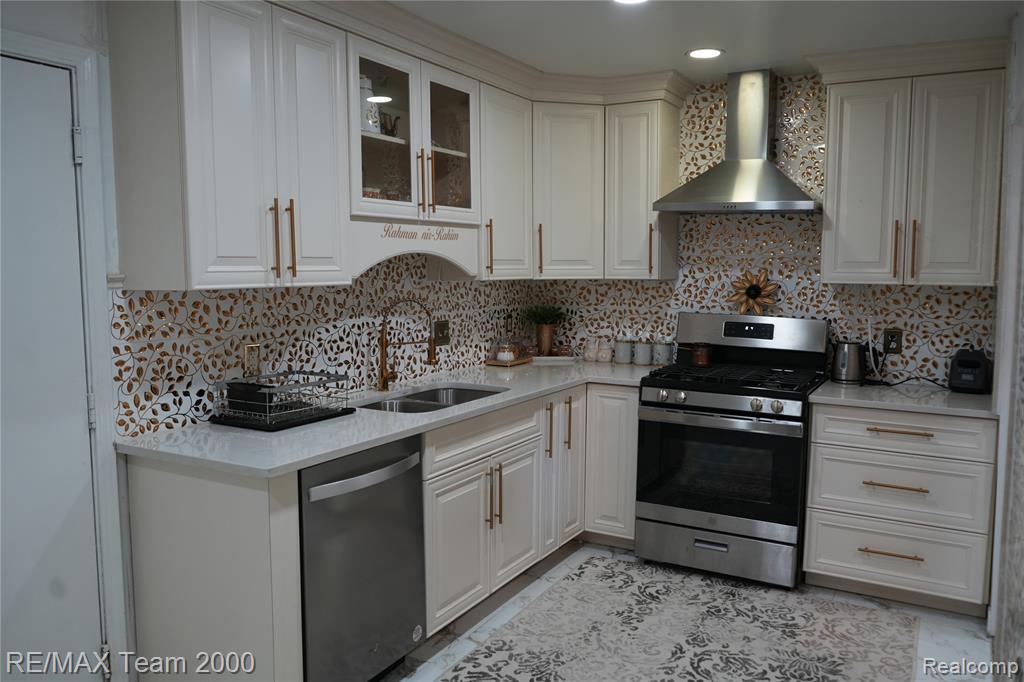 6426 Chase Road, Dearborn, MI 48126 — Photo 8