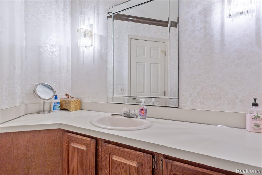 6579 Noble Road, West Bloomfield, MI — Photo 34