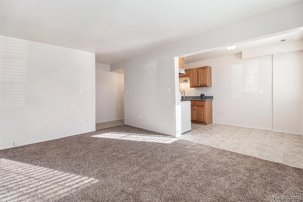 45200 Keding Street, 101, Utica, MI 48317 — Photo 4