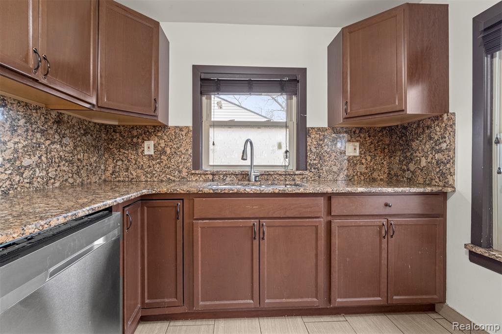5939 Robindale Avenue, Dearborn Heights, MI 48127 — Photo 10