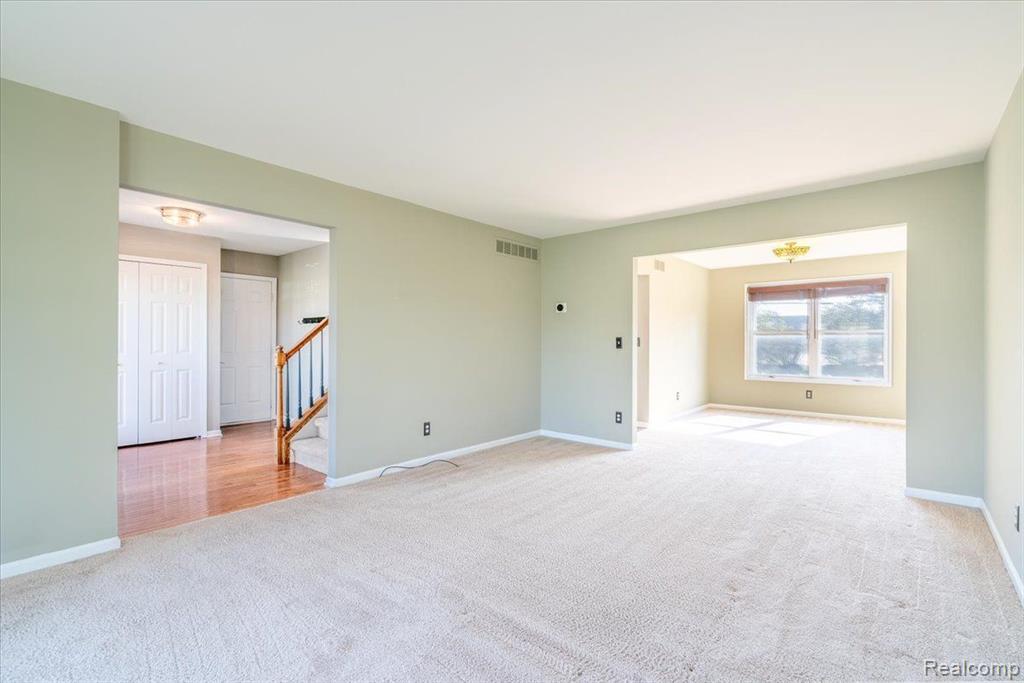 9429 MADISON Drive, Belleville, MI 48111 — Photo 5