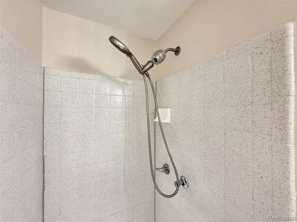 29870 W 12 Mile Road, 703, Farmington, MI 48334 — Photo 27