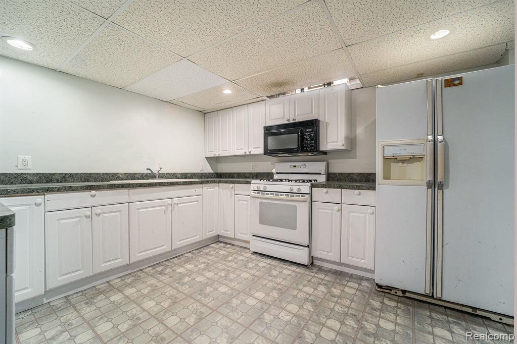7549 ACORN HILL Court, West Bloomfield, MI 48323 — Photo 30