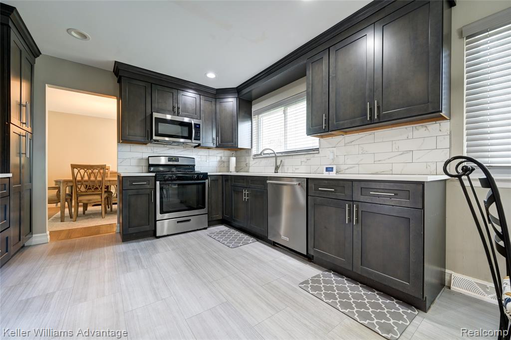 18467 Middlesex Avenue, Lathrup Village, MI 48076 — Photo 19