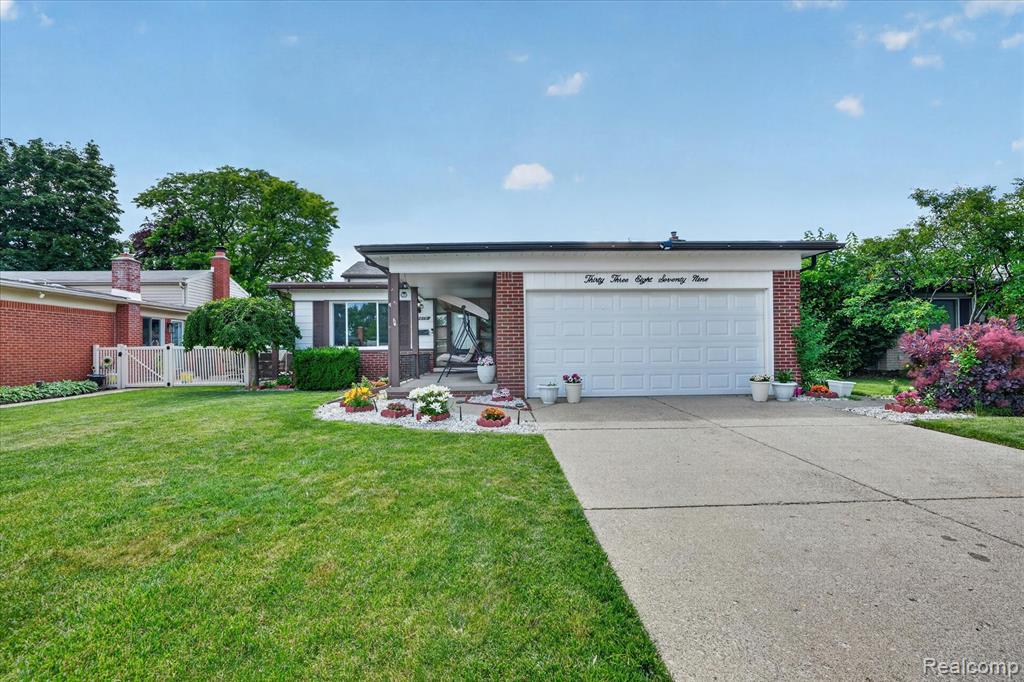 33879 Brookshire Drive, Sterling Heights, MI 48312