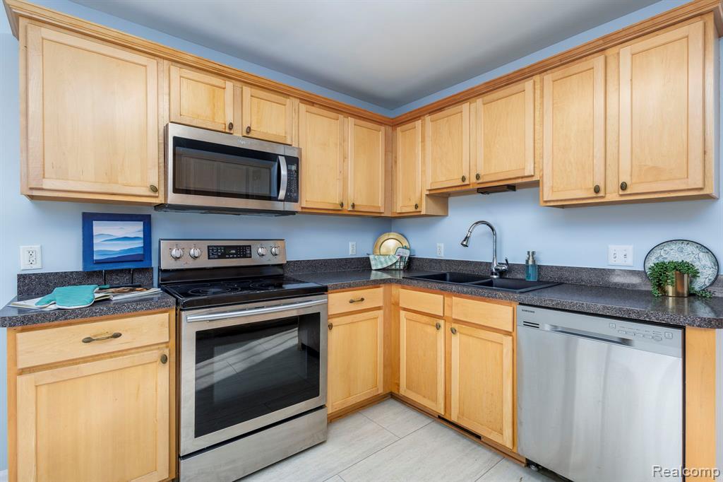 5964 Augusta Lane, Grand Blanc, MI 48439 — Photo 9