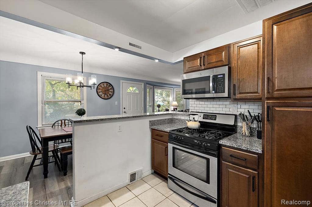 4402 Berkshire Road, Royal Oak, MI 48073 — Photo 9