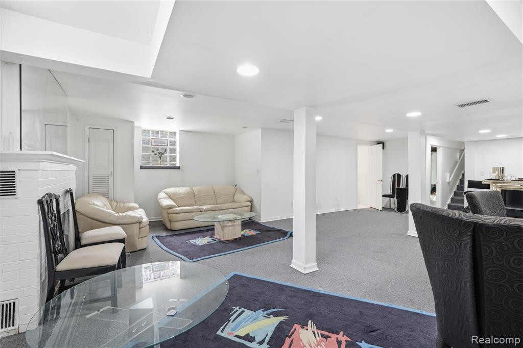 27881 Rackham Drive, Lathrup Village, MI 48076 — Photo 18