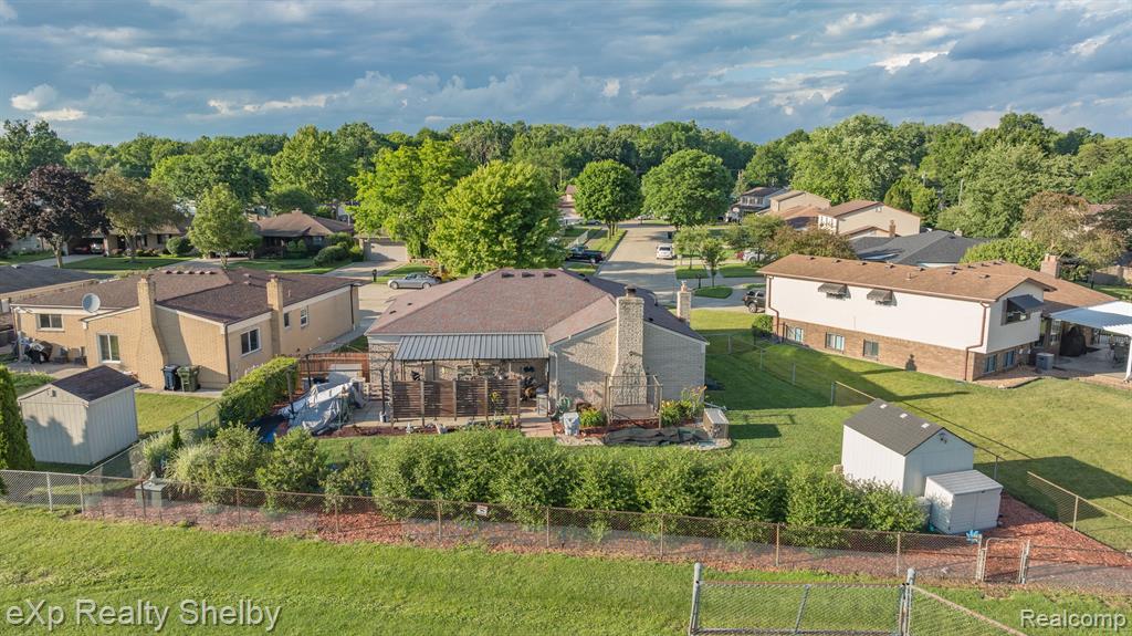39611 HOLIDAY Drive, Sterling Heights, MI 48313 — Photo 23