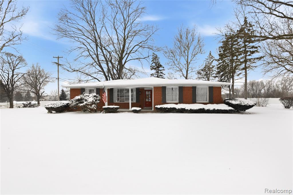 5518 Kimberly Drive, Grand Blanc, MI 48439 — front exterior