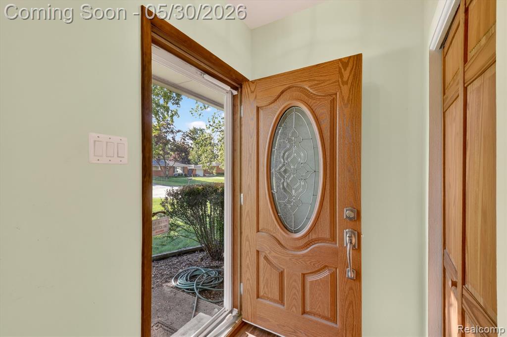 721 Robbinann Drive, Waterford, MI 48328 — Photo 2