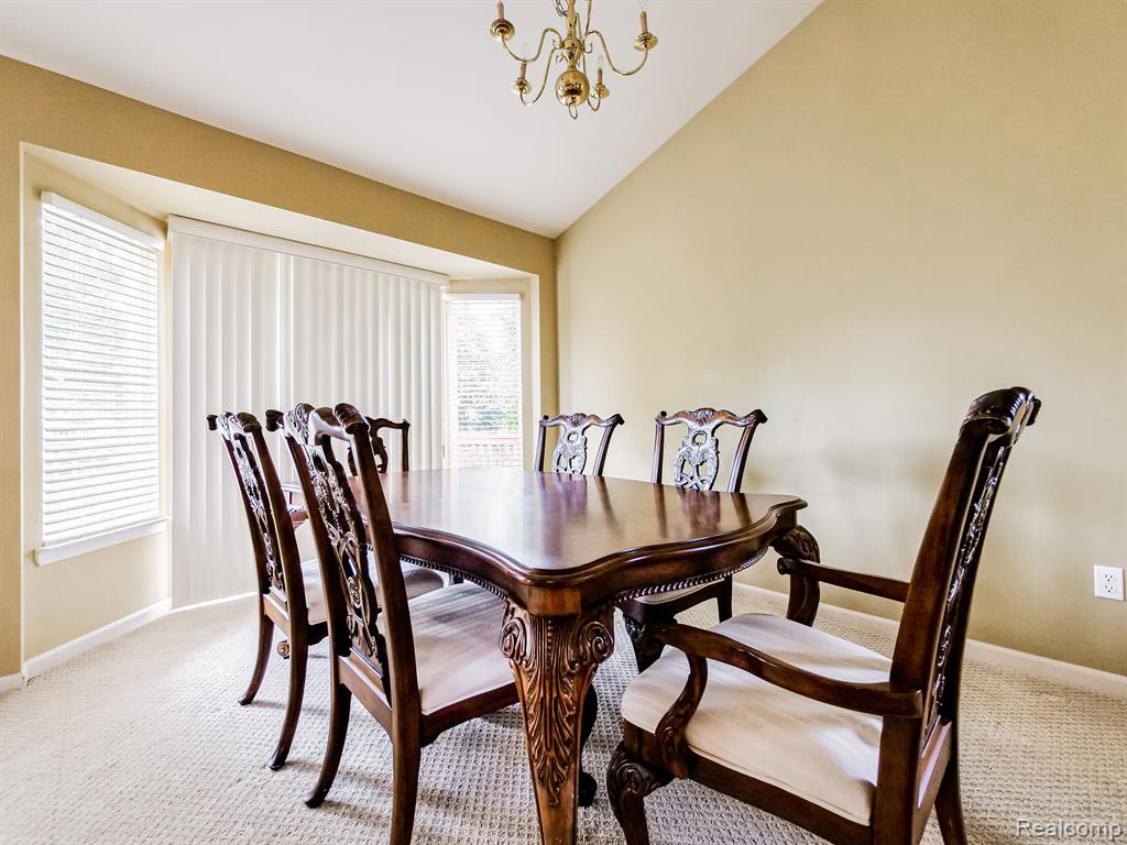 402 WOODHAVEN Drive, Commerce Twp, MI 48390 — Photo 5