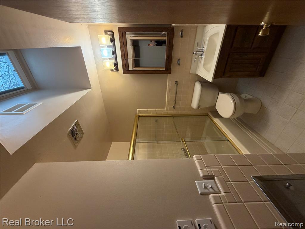 52816 Heatherway Drive N, Shelby Twp, MI 48316 — Photo 15