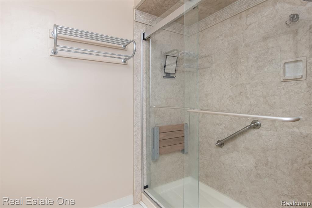 5201 CROWFOOT Drive, Troy, MI 48085 — Photo 50