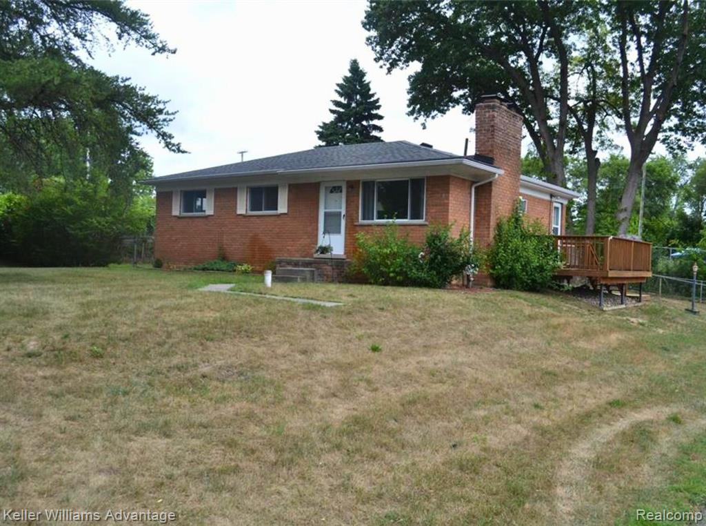 8336 LAGOON Street, Commerce Twp, MI 48382 — Photo 17