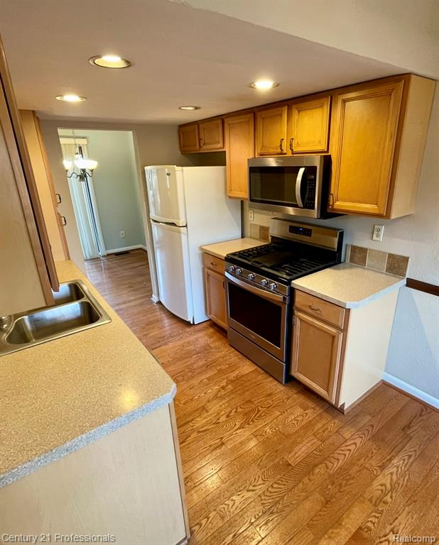 955 Sherwood Forest Drive, 52, Rochester Hills, MI 48307 — Photo 4