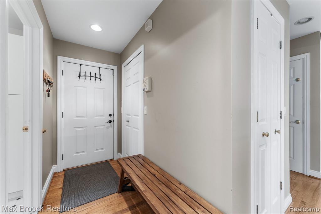 20403 Robinway Drive, Clinton Twp, MI 48036 — Photo 10