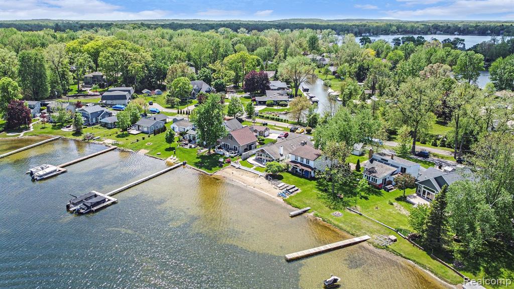 9693 BEVERLY Drive, Lakeland, MI — Photo 22