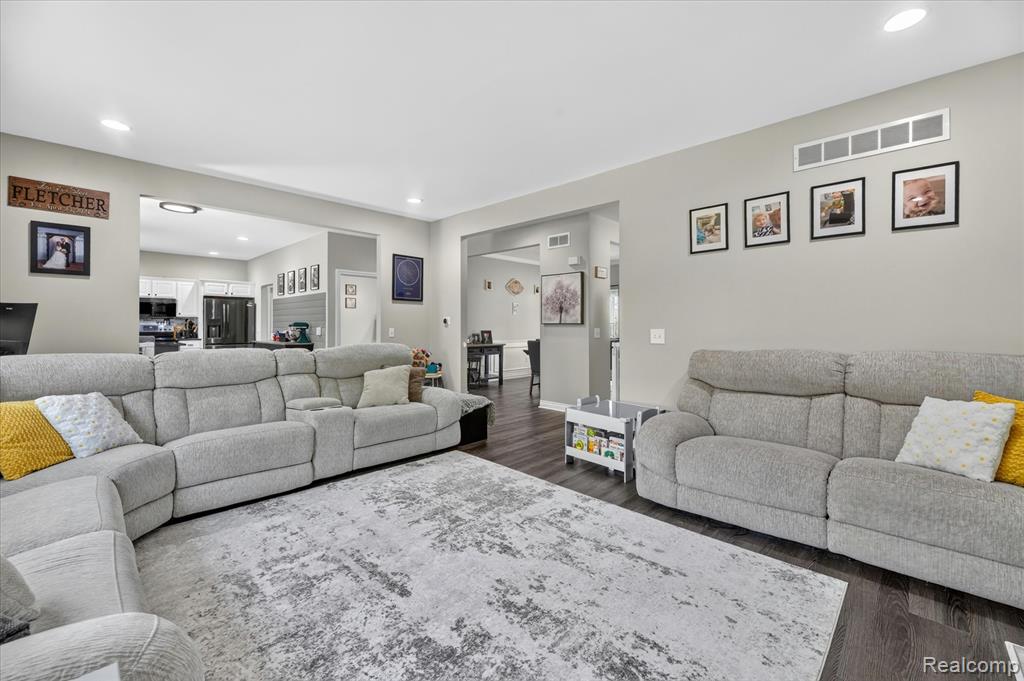 4185 Oak Street, Grand Blanc, MI 48439 — Photo 17