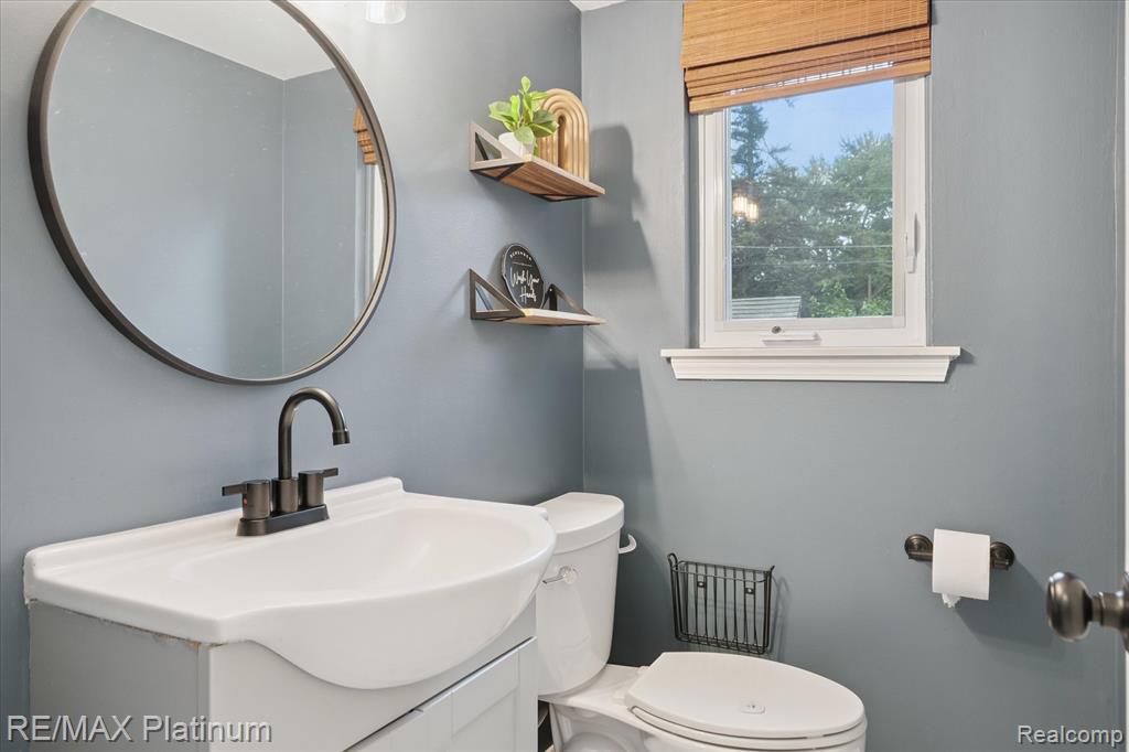 572 Old Creek Drive, Saline, MI 48176 — Photo 17