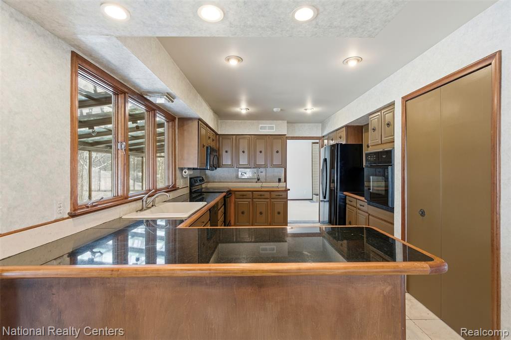 4710 Cove Road, West Bloomfield, MI 48323 — Photo 29