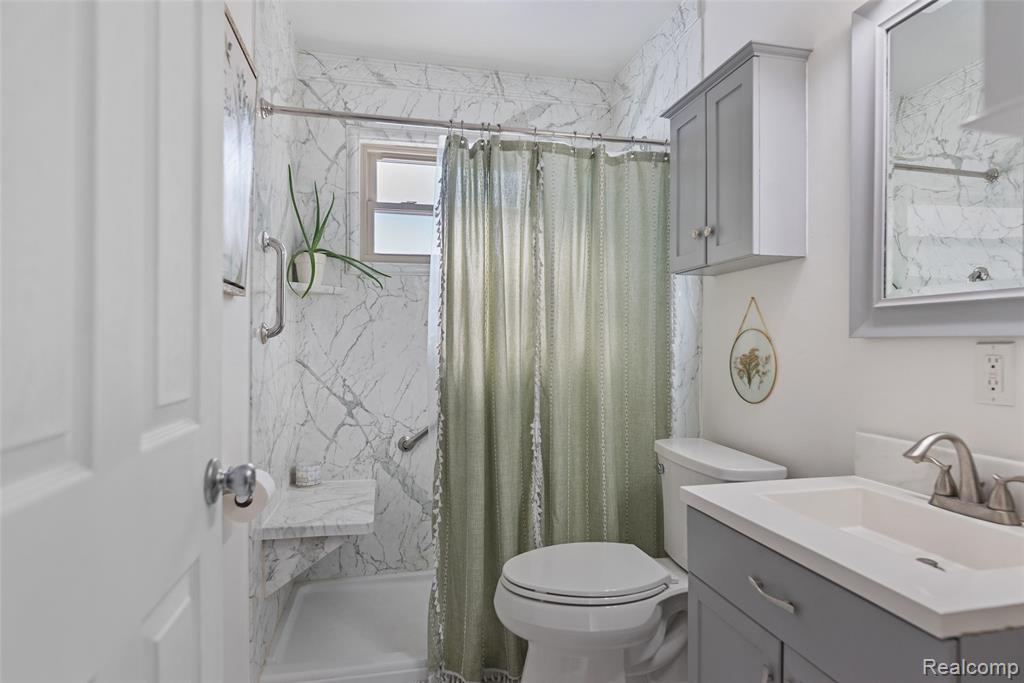 608 Autumn Drive, Flushing, MI 48433 — Photo 18