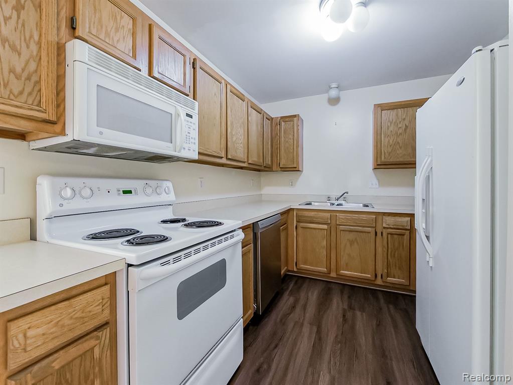 642 LYDIA Lane, Pontiac, MI 48341 — Photo 8