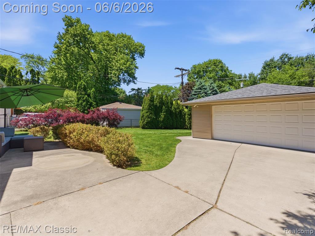 41020 Greenbriar Lane, Plymouth, MI 48170 — Photo 46