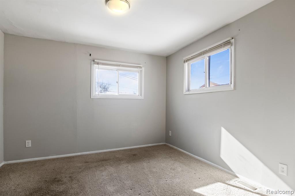 8208 OAK Street, Taylor, MI — Photo 10