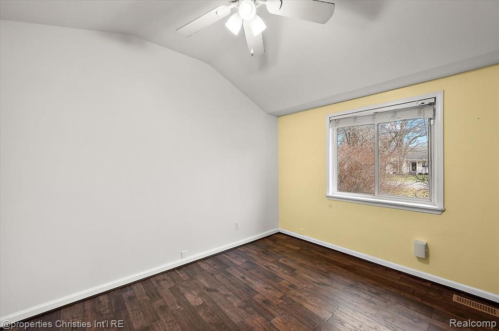 7387 Lawrence Street, Grand Blanc, MI 48439 — Photo 24