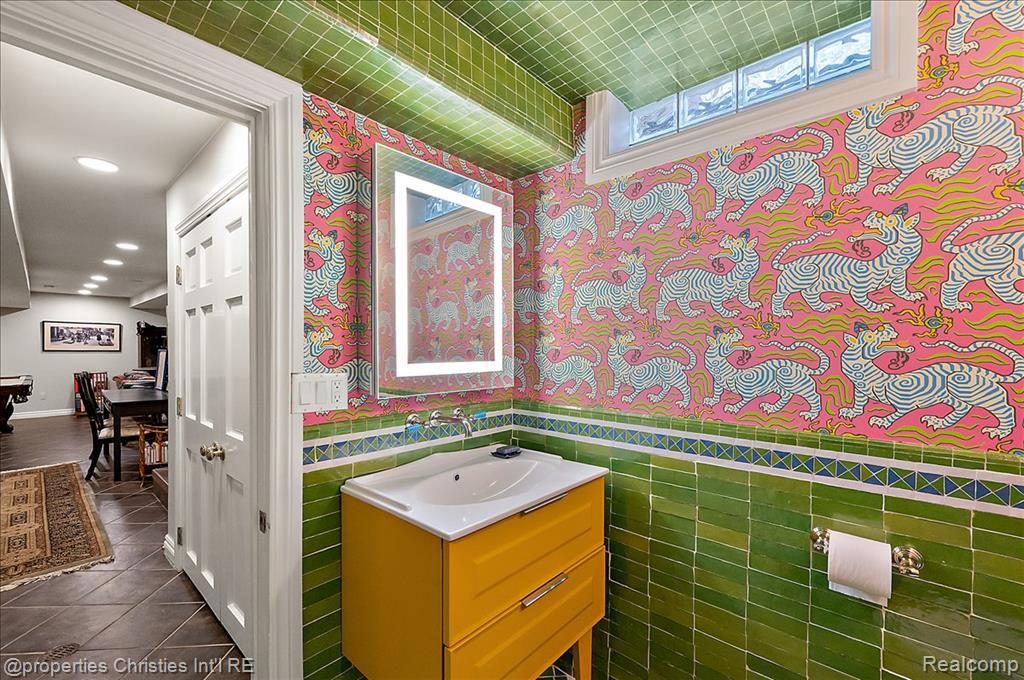 950 E Glengarry Circle, Bloomfield Hills, MI 48301 — Photo 54