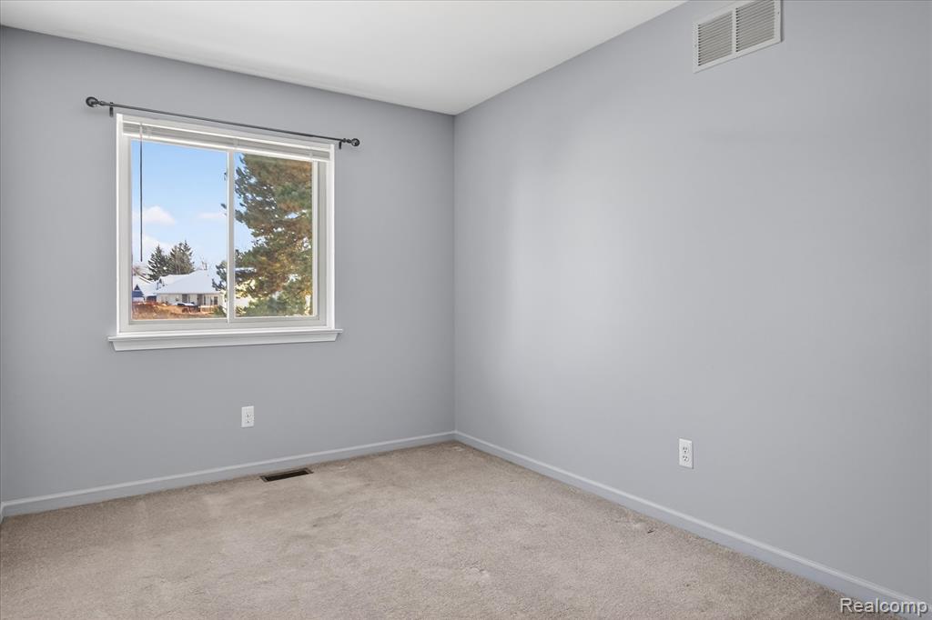 4364 S Meadow Drive, Waterford, MI 48329 — Photo 30