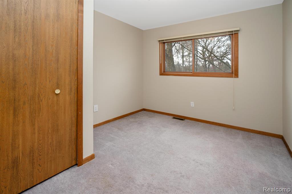 4654 Siebert Road, Waterford, MI 48328 — Photo 11