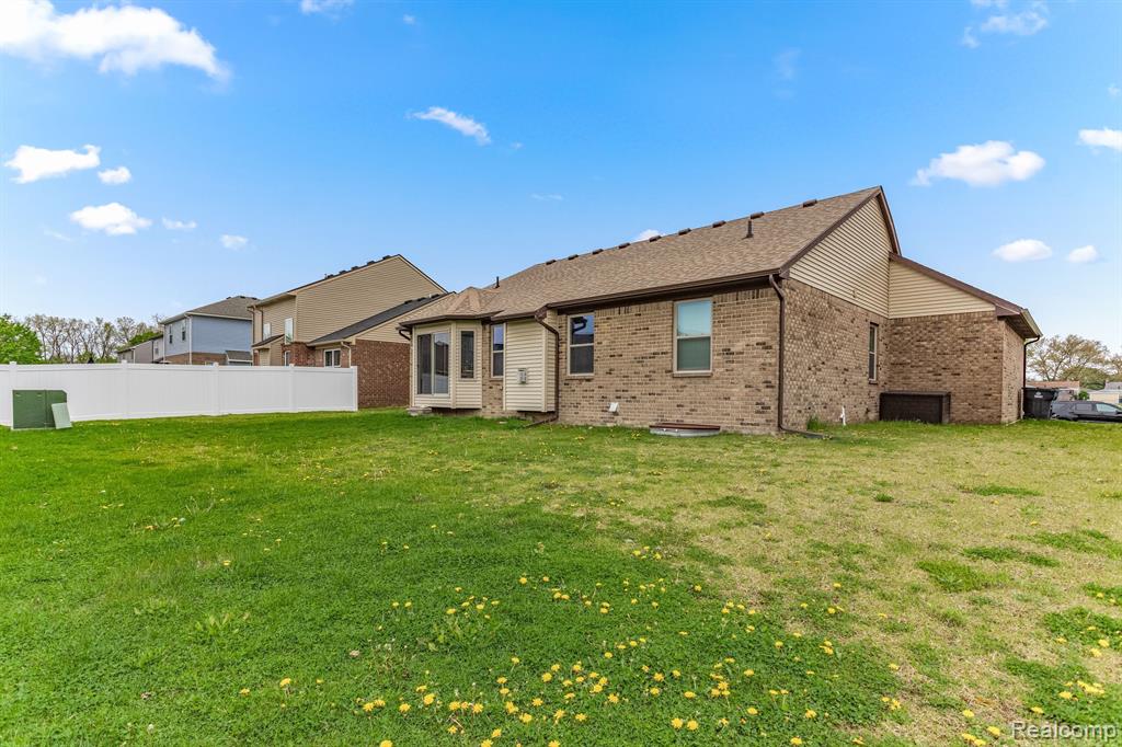 8123 N HUBBARD Road, Westland, MI — Photo 37