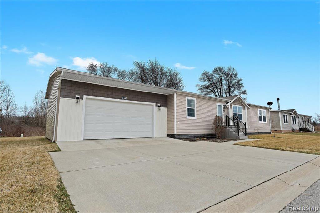 11209 SPRING ARBOR, South Lyon, MI 48178 — Photo 2