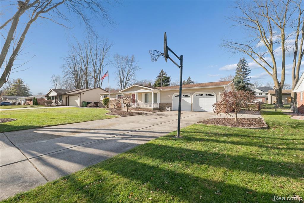 47501 Nita Drive, Shelby Twp, MI 48317 — Photo 4